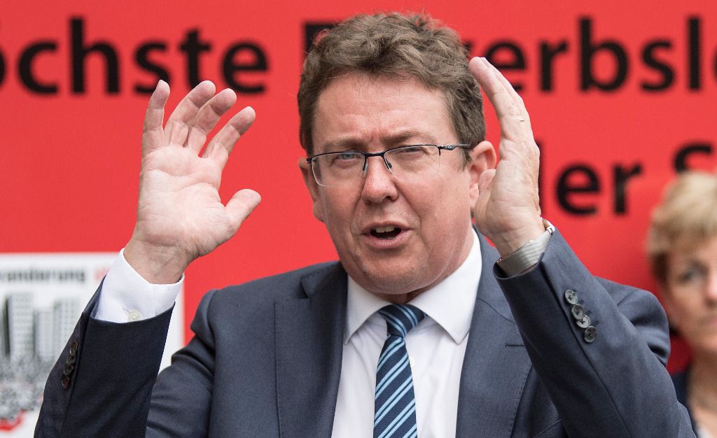 SVP und Auns reichen Begrenzungsinitiative ein