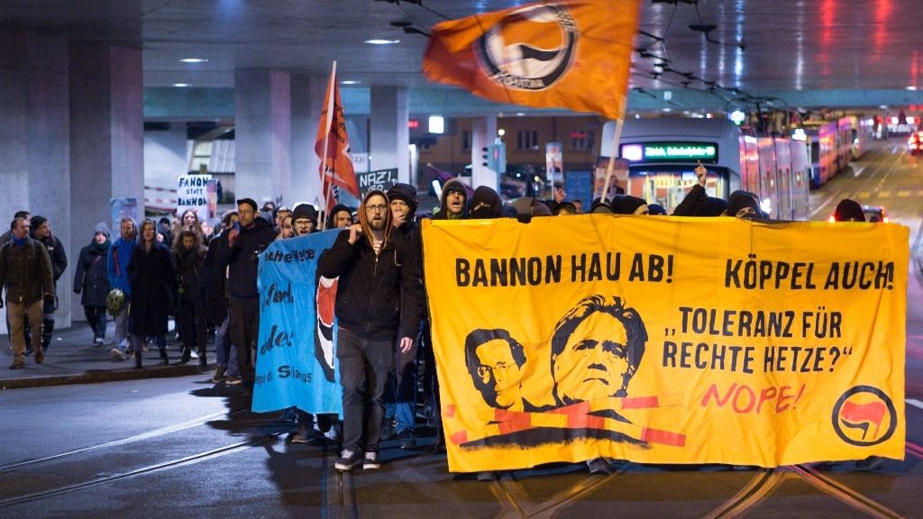 Proteste vor dem Bannon-Auftritt