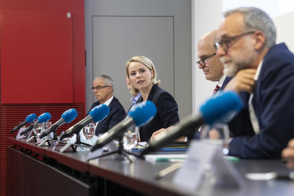 Gibt vor den Medien Auskunft über die Situation der Zürcher Spitäler: Gesundheitsdirektorin Natalie Rickli