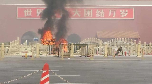 Cinq tués dans un véhicule en feu à la place Tiananmen