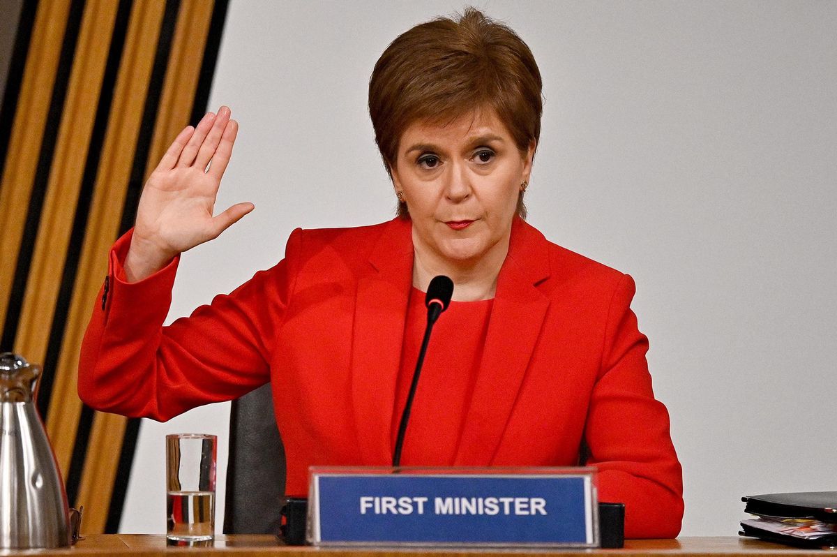 Auditionnée mercredi par une commission du Parlement écossais, la première ministre Nicola Sturgeon a jugé absurdes les accusations de «complot politique» portées par Alex Salmond. Edimbourg, 3 mars 2021. 