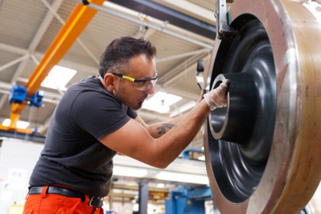Maintenance Ferroviaire Les Cff Investissent Dans Les Ateliers De Bellinzone Tribune De Geneve
