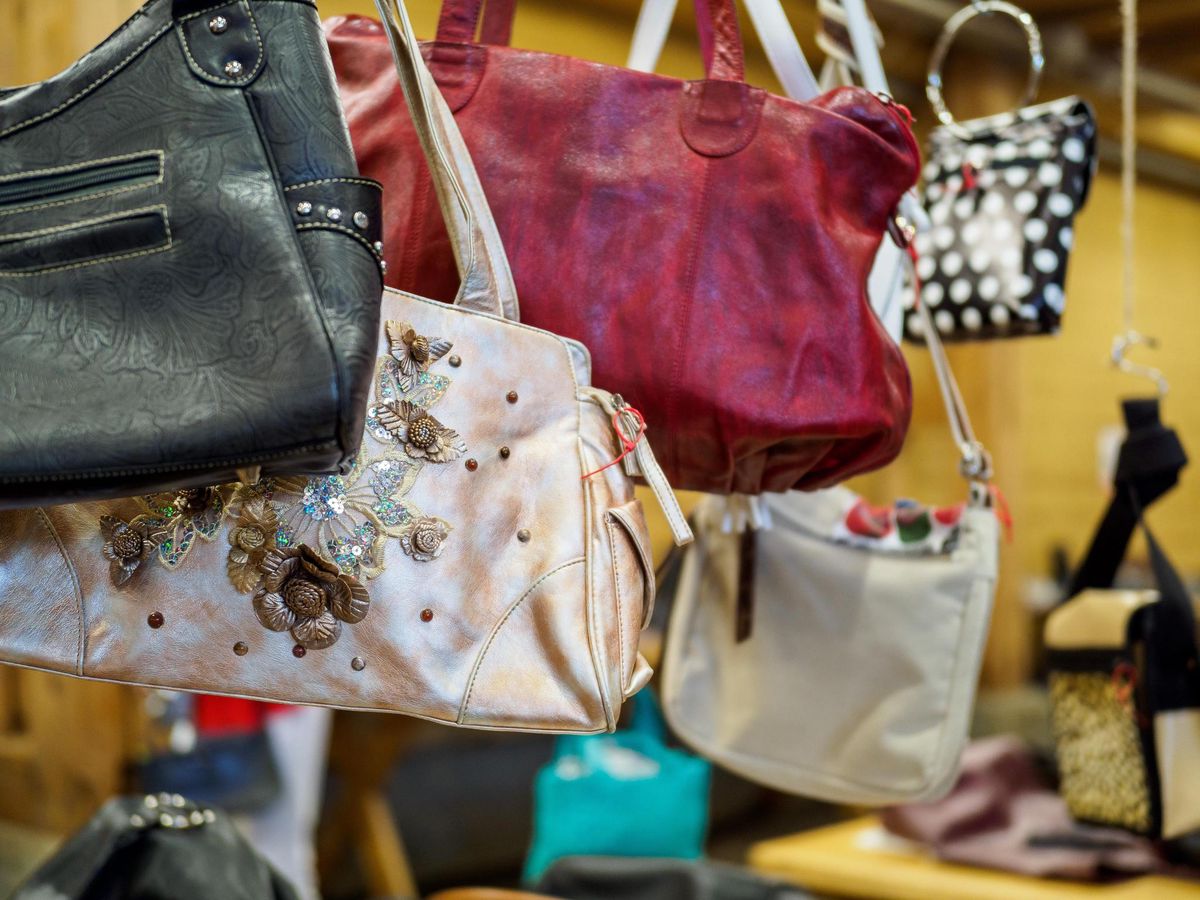 Taschenbörse in Winterthur – Amherds Tasche war mit Abstand die teuerste - Vimarsana News