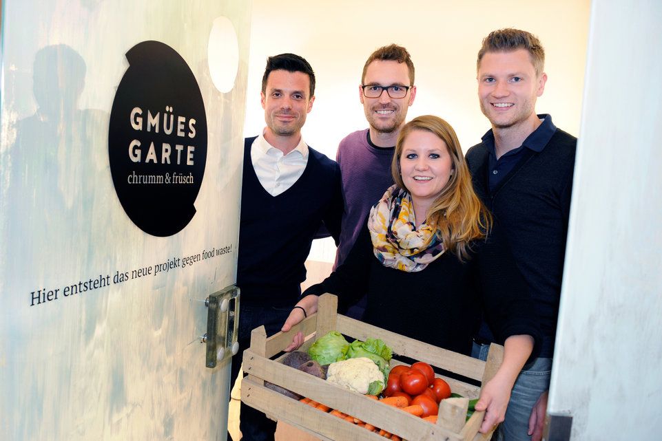 Diese vier Berner haben ein Herz für unförmiges Gemüse und geben ihm ab Juli Platz im Gemüseregal in ihrem Laden an der Marktgasse in Bern. 