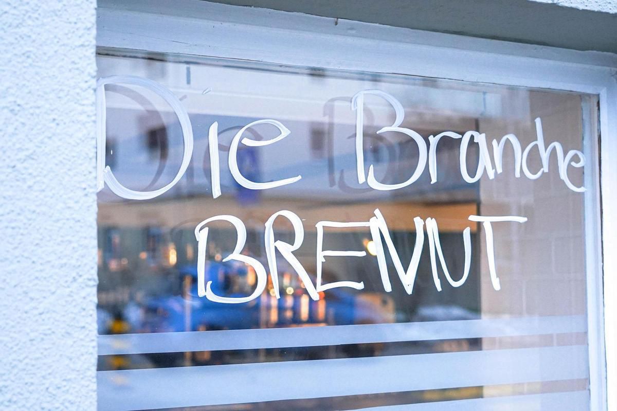 Dass Restaurants, Kinos und Theater weiterhin zu sein sollen, stösst vielen Kantonen sauer auf. Sie wollen vorher aufmachen.