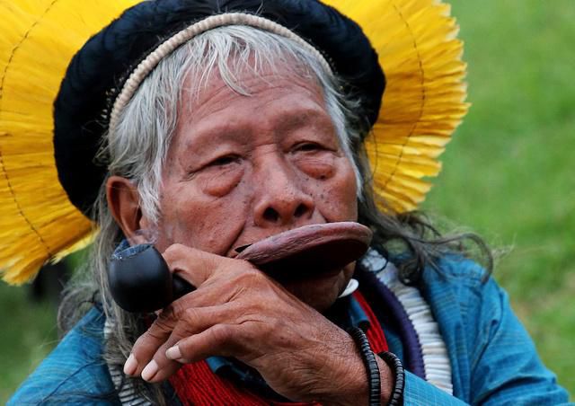 Raoni, dont l’âge est estimé à 90 ans, avait été admis dans cet hôpital le 28 août, après avoir ressenti les symptômes d’une pneumonie.