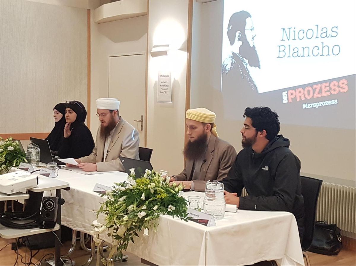 Sie erhalten Strafen für die Unterstützung des IS. Sie erhalten Strafen für die Unterstützung des IS.