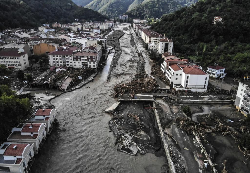 Niederschläge am Schwarzen Meer – Zahl der Toten bei Hochwasser in der Türkei steigt auf 27 - Vimarsana News
