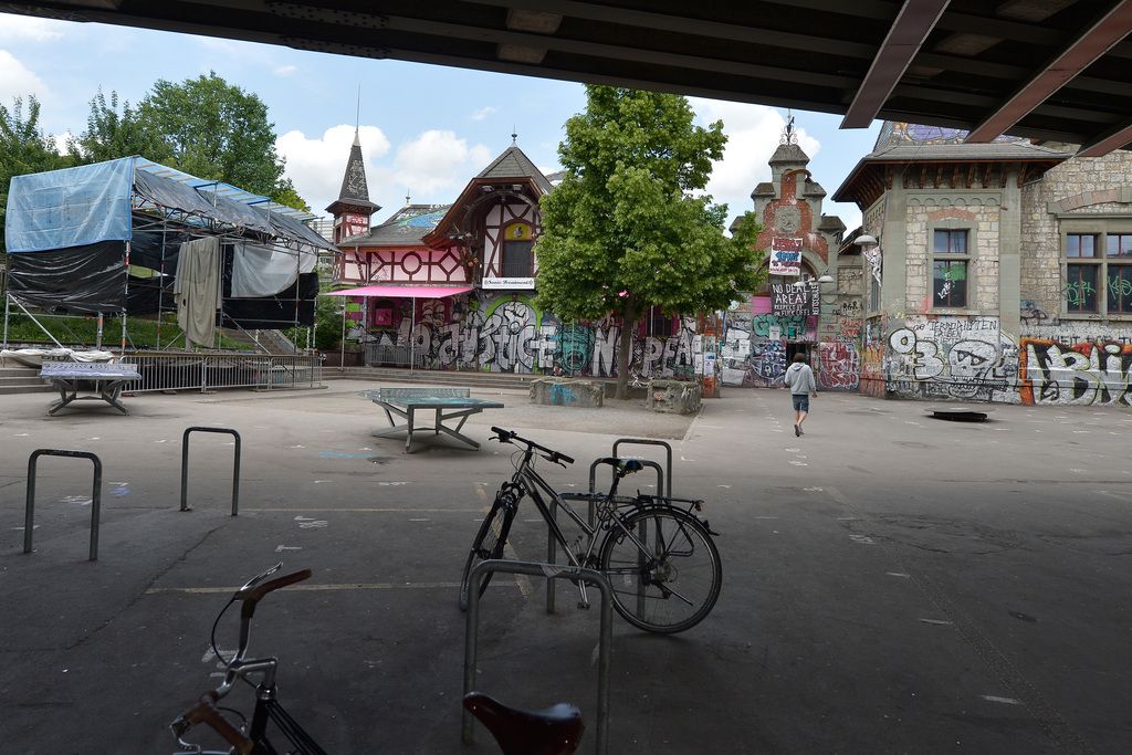 Mann vor der Reitschule verprügelt