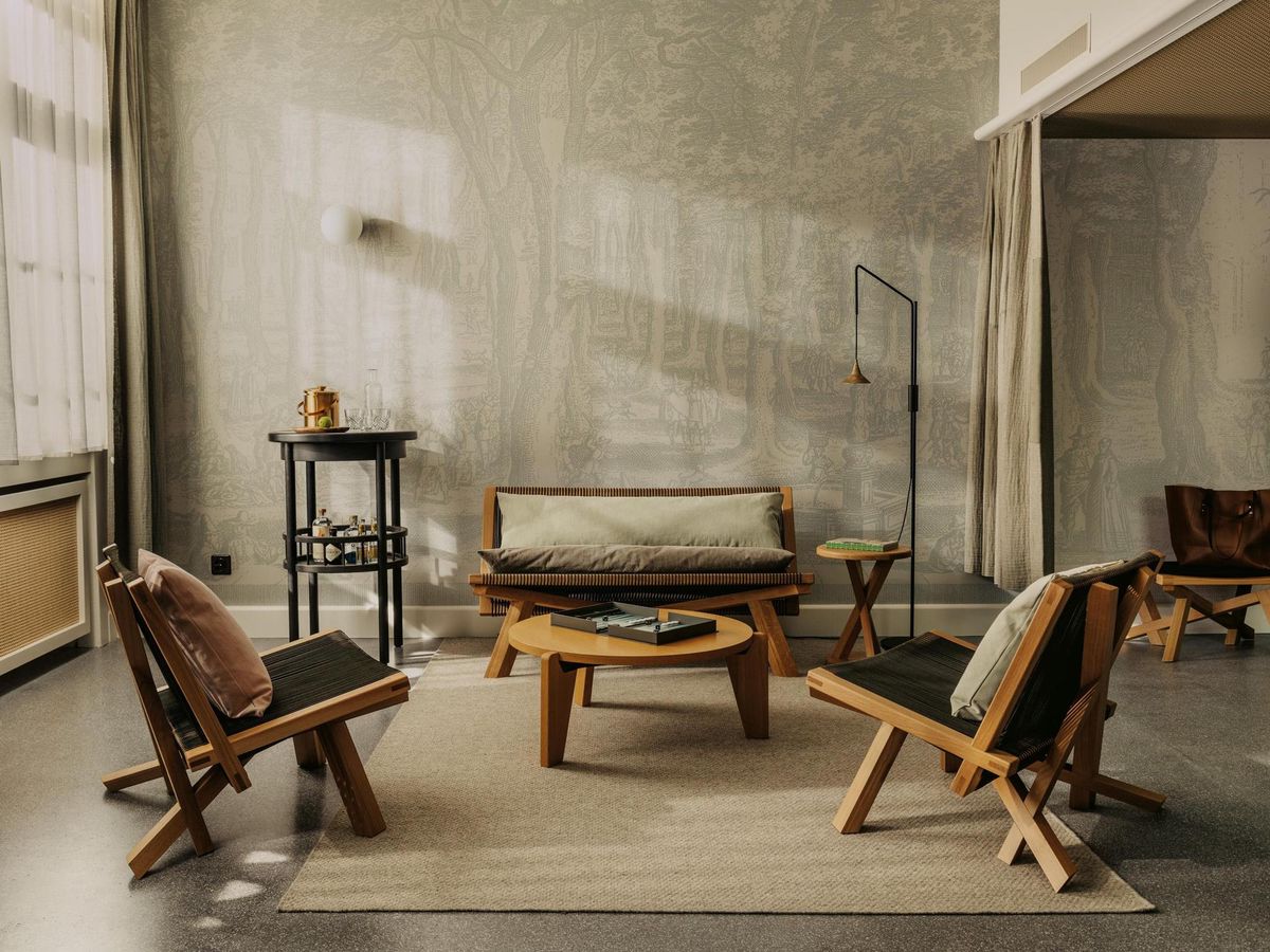 Die Möbel wurden von Herzog & de Meuron entworfen. Die Möbel wurden von Herzog & de Meuron entworfen.