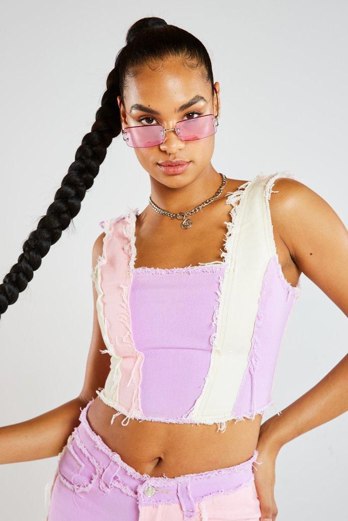 Ein Korsett-Top ist ein gutes Einsteigermodell: Pastel Patchwork Denim Korsett Top ca. Fr. 46.– von Jaded London Ein Korsett-Top ist ein gutes Einsteigermodell: Pastel Patchwork Denim Korsett Top ca. Fr. 46.– von Jaded London