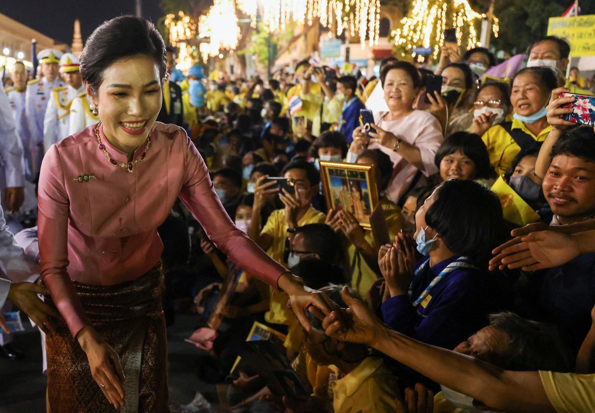 Steckt Eifersucht Dahinter 1000 Nackt Fotos Von Geliebter Des Thai Konigs Rama X Geleakt 20 Minuten