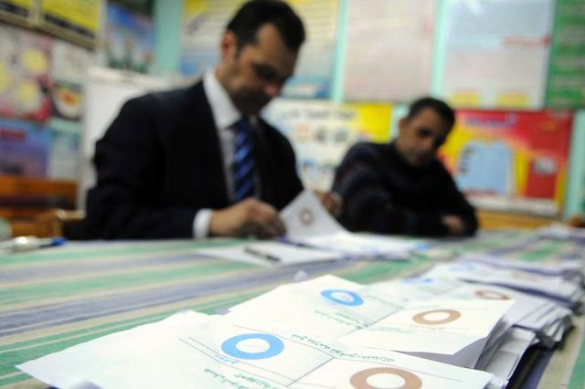 La principale coalition de l'opposition, le Front du salut national (FSN), a accusé samedi les Frères musulmans de chercher à «truquer» le vote.