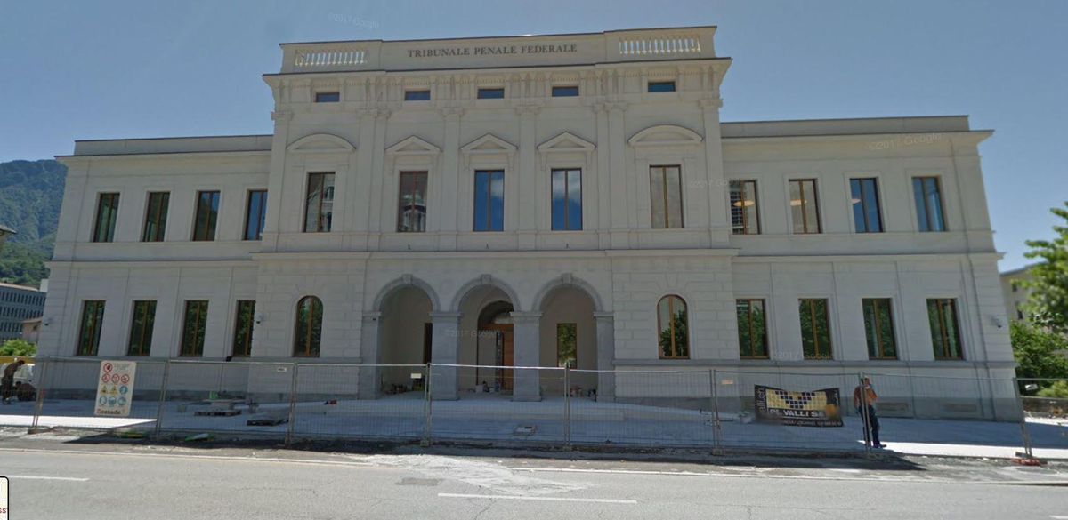 Das Bundesstrafgericht in Bellinzona verurteilte sie zu bedingten Freiheitsstrafen von 15 bzw. 18 Monaten. Das Bundesstrafgericht in Bellinzona verurteilte sie zu bedingten Freiheitsstrafen von 15 bzw. 18 Monaten.