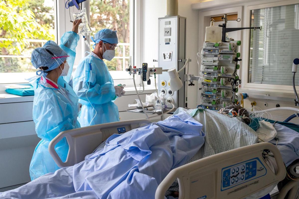 Eine unkontrollierte Nachdurchseuchung könnte in Deutschland noch einmal zu 100’000 Todesopfern führen.