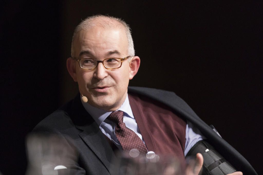 Rutz ist enttäuscht: «Doris Leuthard hat das schlau gemacht, denn gelesen hat die neue SRG-Konzession bislang kaum jemand.» Die Bürger würden nach der No-Billag-Abstimmung noch auf die Welt kommen, wenn sie merkten, dass sie vor vollendete Tatsachen gestellt worden seien: «Die SRG hat künftig noch mehr Freiheiten. Online und Unterhaltung und selbst ausländische Serien und Filme gehören gemäss der überarbeiteten Konzession neu zum Programmauftrag.»