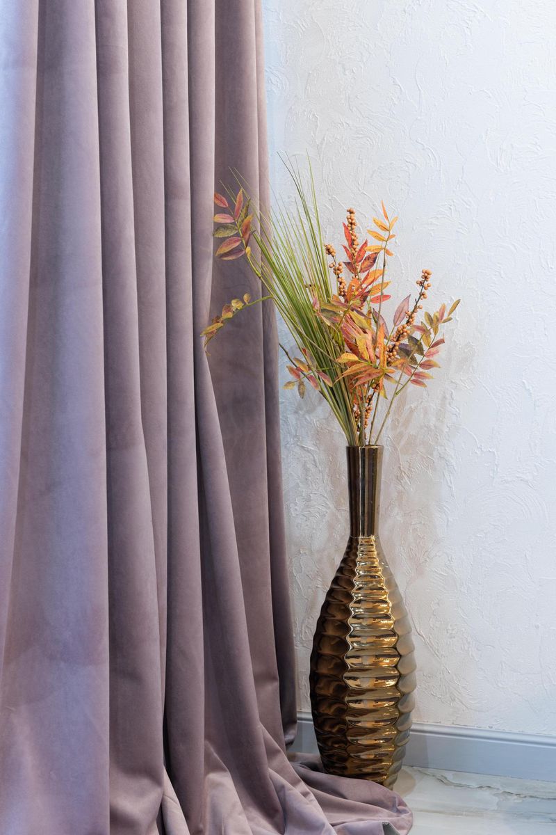 … oder aber etwa zehn Zentimeter zu lang sein, damit sie am Boden aufkommen und dort Falten werfen. Das sorgt für einen französischen Look. … oder aber etwa zehn Zentimeter zu lang sein, damit sie am Boden aufkommen und dort Falten werfen. Das sorgt für einen französischen Look.