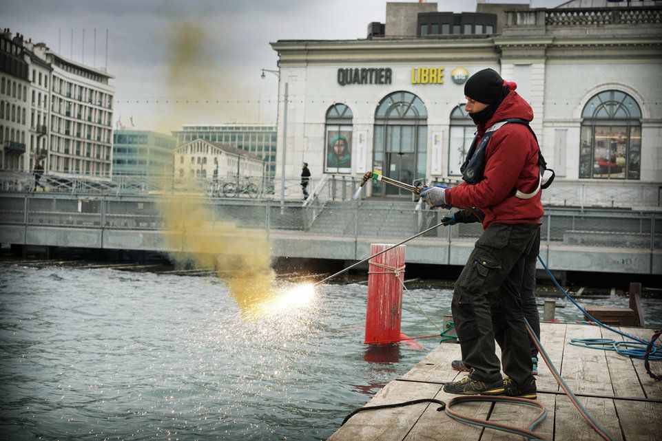 Geneve Extrait Les Pieux De Sa Piscine Du Bicentenaire Tribune De Geneve