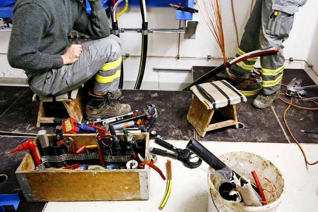 La Comco Vise Les Electriciens Genevois Tribune De Geneve