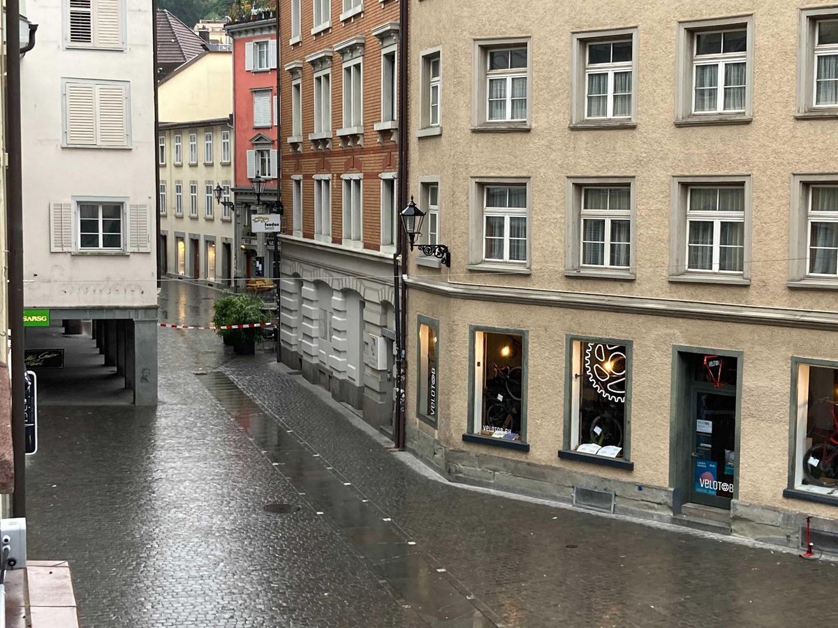 Am Sonntagmorgen kurz vor 03.30 Uhr wurde ein 38-Jähriger bei einem Angriff schwer verletzt. Am Sonntagmorgen kurz vor 03.30 Uhr wurde ein 38-Jähriger bei einem Angriff schwer verletzt.