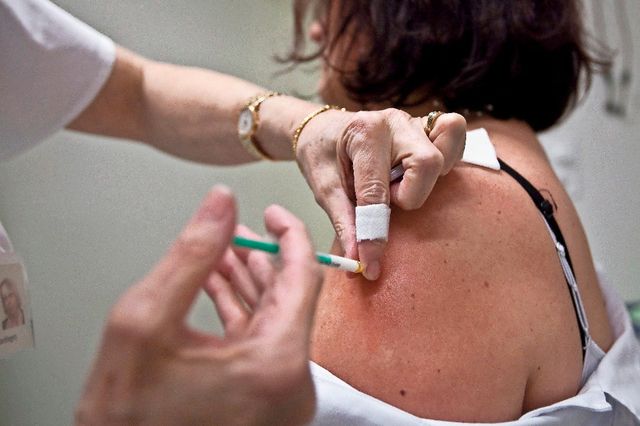 La Mort D 39 Un Bebe Relance Le Debat Sur La Vaccination Tribune De Geneve
