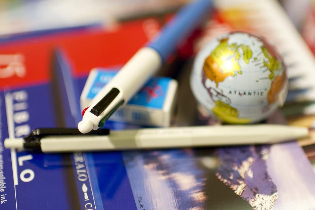 Participez à notre sondage – La rentrée approche, où en êtes-vous avec les fournitures scolaires? - Vimarsana News
