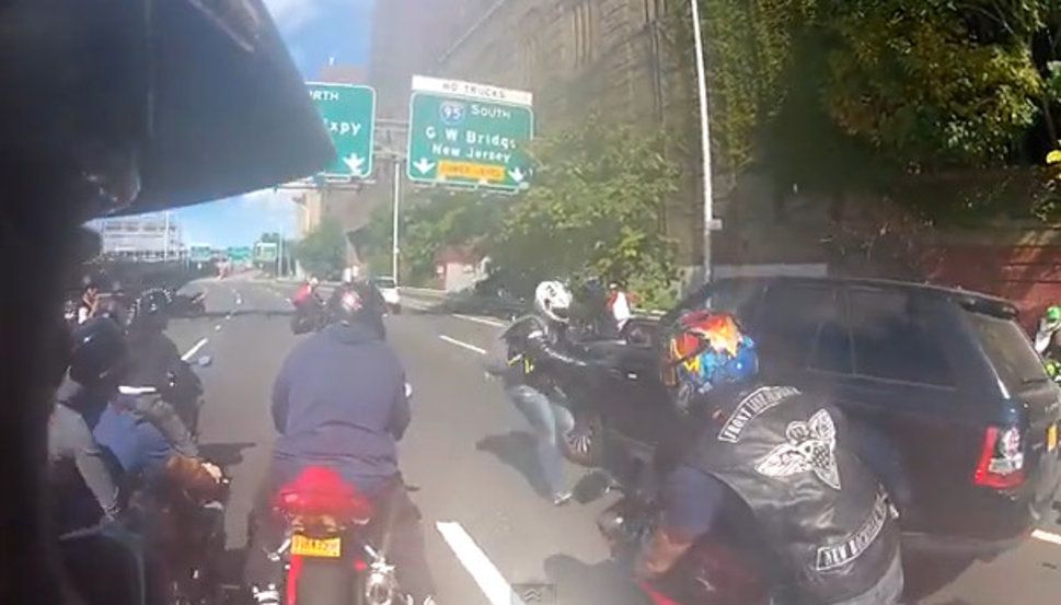 Frapper Un Collegue En Dehors Du Travail New-York – Motards arrêtés pour avoir tabassé un chauffard | Tribune de