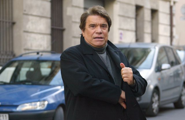 Bernard Tapie doit sortir de garde à vue vendredi matin.