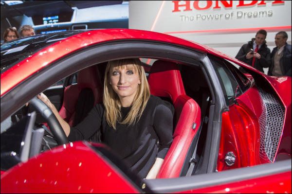 La joueuse s'est prêtée au jeu des interviews, mercredi au Salon de l'auto, à Genève. 