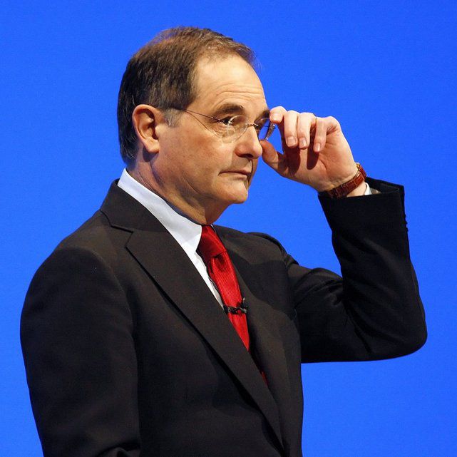 Peter Kurer succède à Marcel Ospel comme président d'UBS en avril 2008. Il a surtout œuvré comme juriste en chef entre 2001 et 2008, poste sensible en raison des problèmes aux Etats-Unis. Il reste en fonction jusqu'en avril 2009.