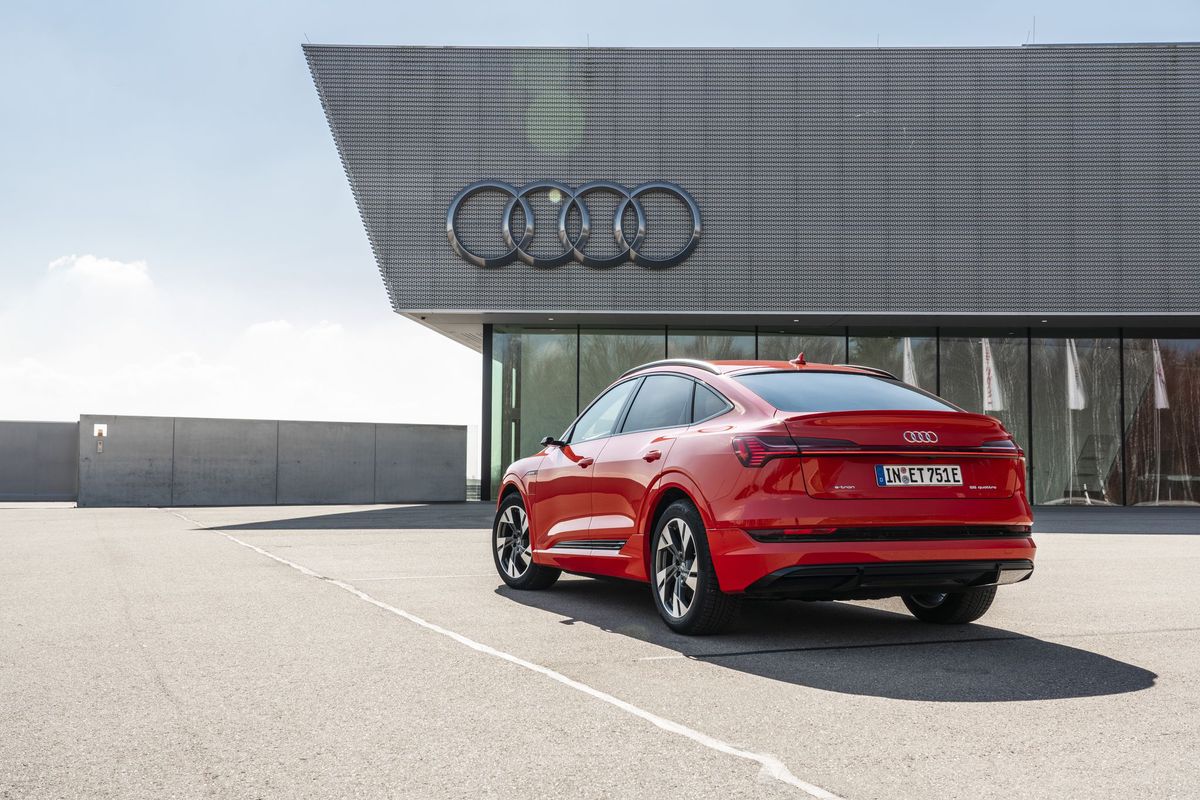 Eine Frage des Hecks: Als Sportback wirkt der e-tron von Audi deutlich eleganter als die normale Version.