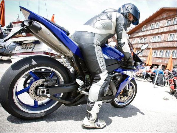 Mit dem Urteil aus Horgen werden ihn Zukunft wohl mehr Töfffahrer wegen Ruhestörung gebüsst. 