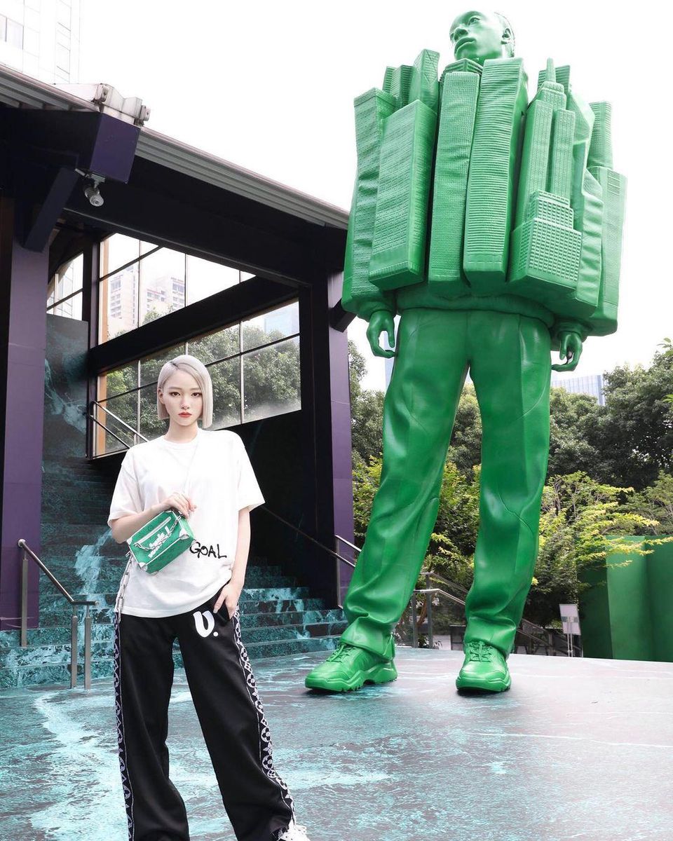 Ayayi wurde bereits von bekannten Marken an Offline-Events eingeladen. Ayayi wurde bereits von bekannten Marken an Offline-Events eingeladen.