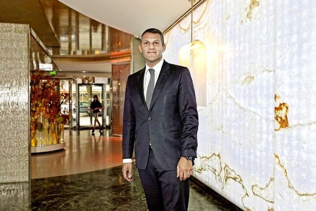 Du Chatelain Au President Tribune De Geneve