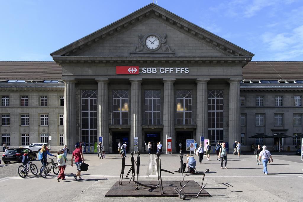 Bienne (BE) Les 2 piétons fauchés devant la gare sont grièvement