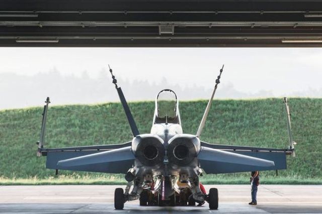 Un autre F/A-18 de l'armée s'était écrasé en 1998.