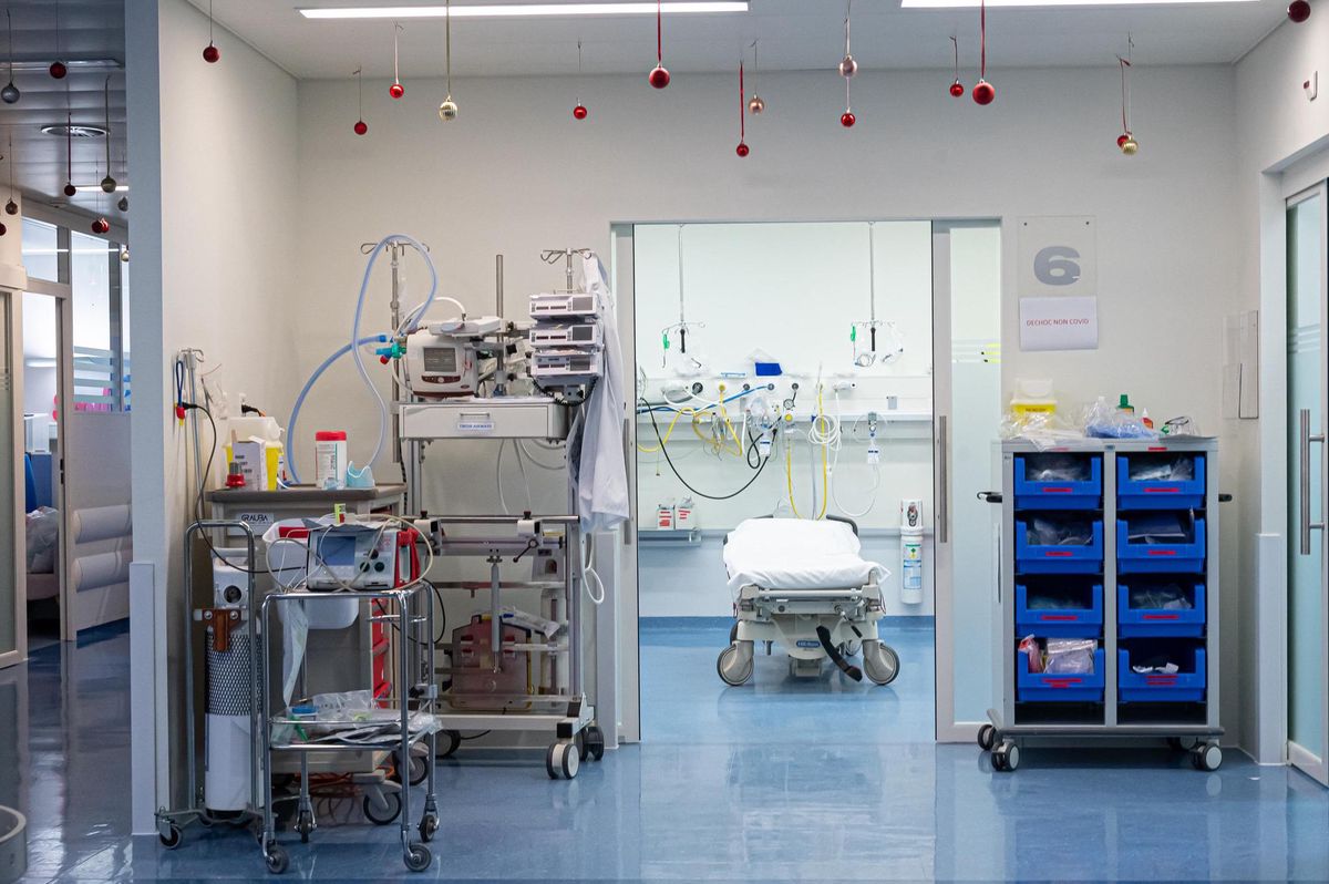 Einer der Betroffenen ist S.K. aus Luzern: «Ich warte seit 14 Monaten auf meine Operation zur Magenverkleinerung.» Schon drei Mal habe diese verschoben werden müssen, sagt der 33-Jährige: «Die Situation ist sehr belastend.» Wegen einer Hormonstörung ist er übergewichtig. Darum habe er sich für eine Operation zur Magenverkleinerung entschieden, wie er erzählt. Einer der Betroffenen ist S.K. aus Luzern: «Ich warte seit 14 Monaten auf meine Operation zur Magenverkleinerung.» Schon drei Mal habe diese verschoben werden müssen, sagt der 33-Jährige: «Die Situation ist sehr belastend.» Wegen einer Hormonstörung ist er übergewichtig. Darum habe er sich für eine Operation zur Magenverkleinerung entschieden, wie er erzählt.