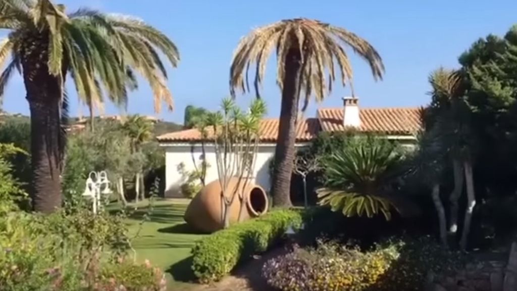 Wie Die Nummer 2 Der Fifa Zur Luxusvilla Auf Sardinien Kam Der Bund