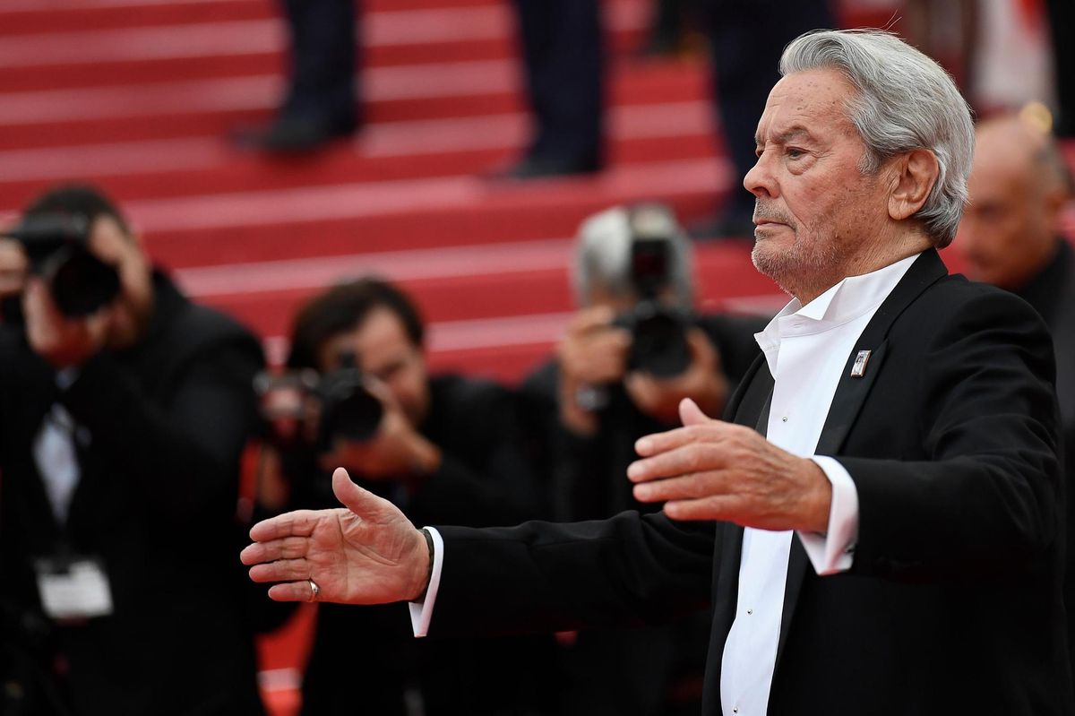France: La photo d'Alain Delon qui rassure ses fans - Le Matin