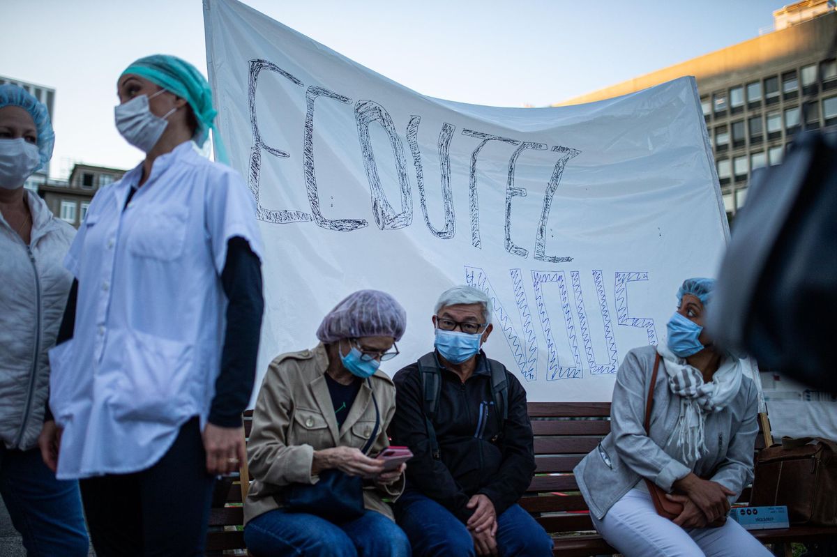 Débrayage matinal: Action syndicale devant les Hôpitaux universitaires de Genève Débrayage matinal: Action syndicale devant les Hôpitaux universitaires de Genève
