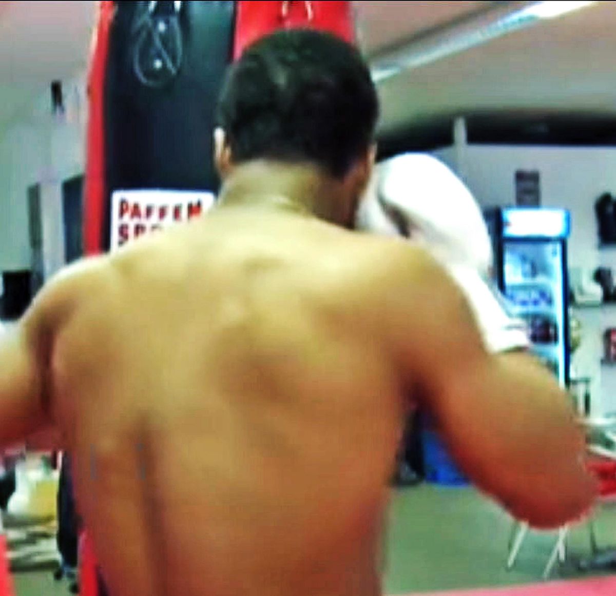 Er zerstörte die unzerstörbare Zelle bereits am ersten Tag. Er zerstörte die unzerstörbare Zelle bereits am ersten Tag.