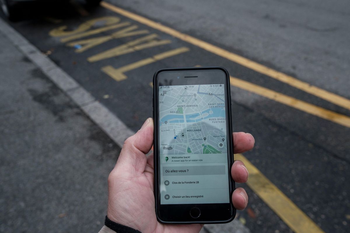 Uber propose à Genève des courses en voiture propre ou confort Uber propose à Genève des courses en voiture propre ou confort