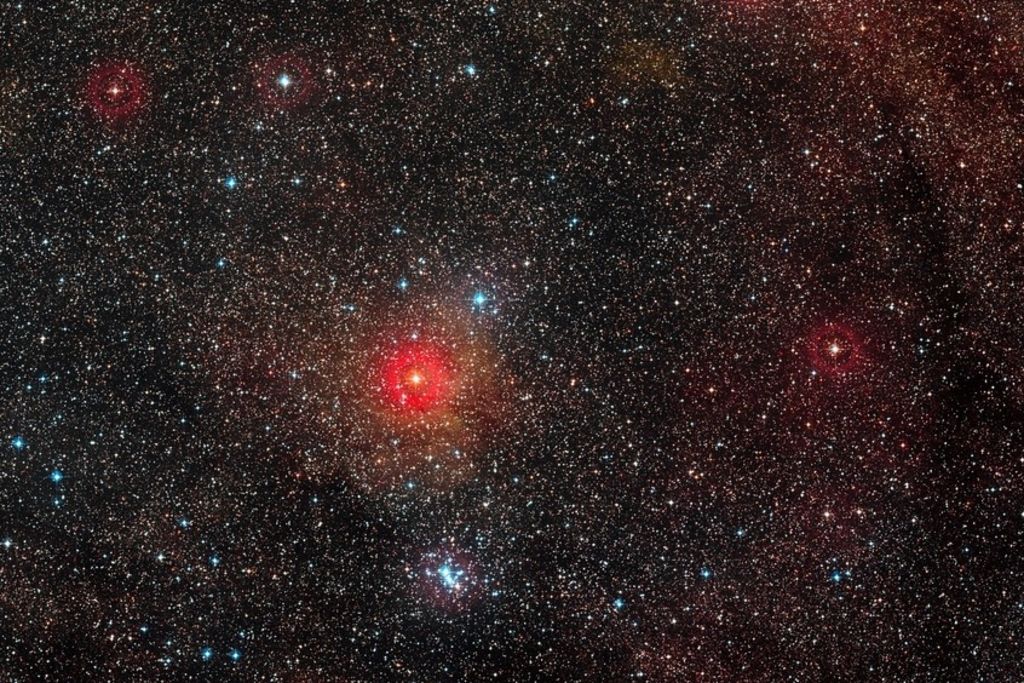 étoile Qui Clignote Rouge Et Bleu Dans Le Ciel