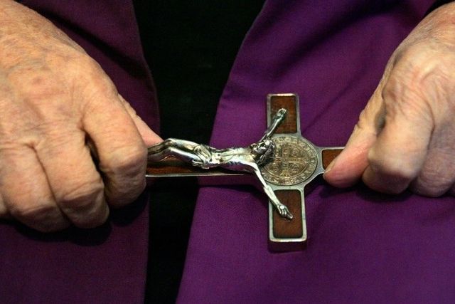 Religion Pretre Exorciste Un Vrai Sacerdoce 24 Heures