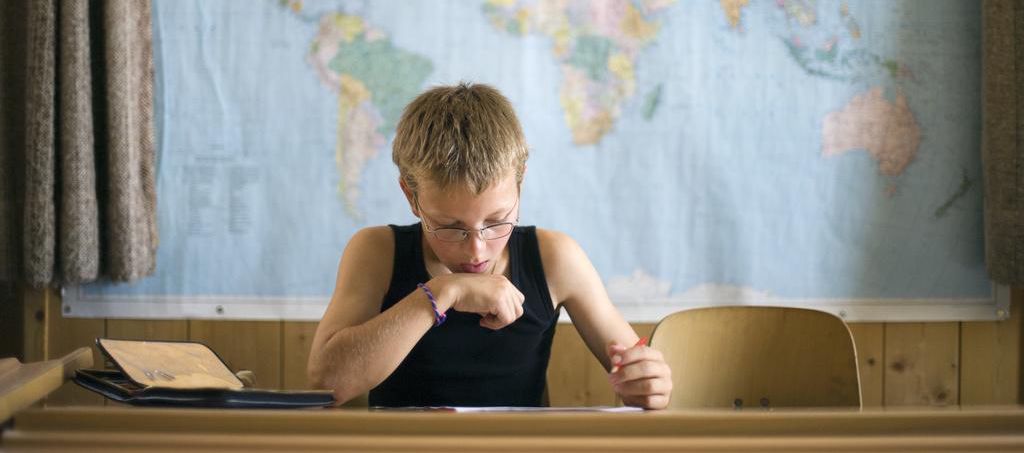 «Apropos» – der tägliche Podcast – Jungs, die Bildungsverlierer? - Vimarsana News