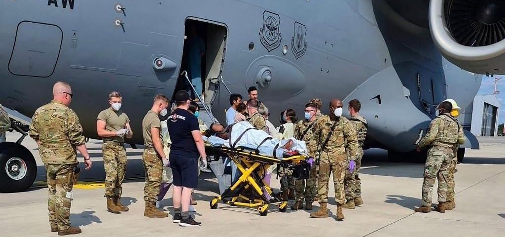 Während Evakuierung geboren – Afghanisches Baby wird nach Militärflugzeug benannt - Vimarsana News