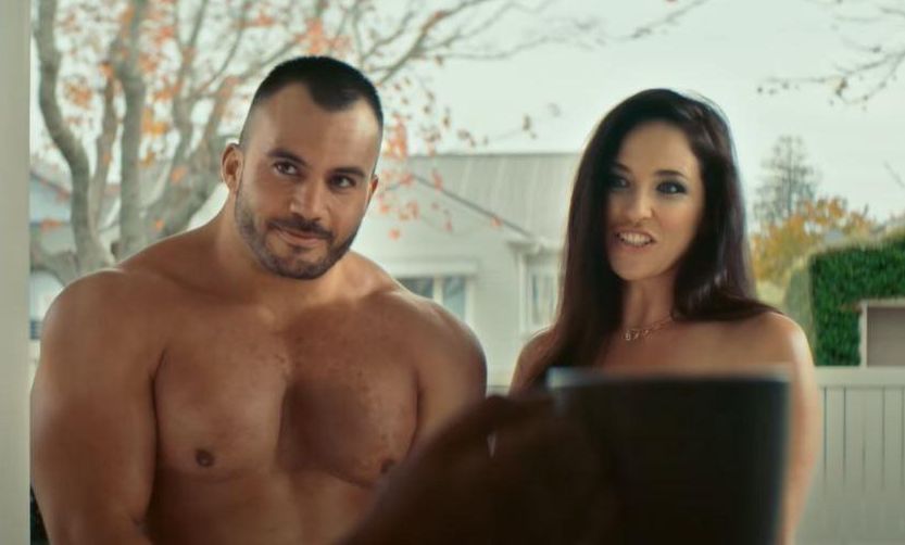 Screenshot aus der neuseeländischen Kampagne: Die Pornodarsteller Sue (r.) und Derek auf Hausbesuch
