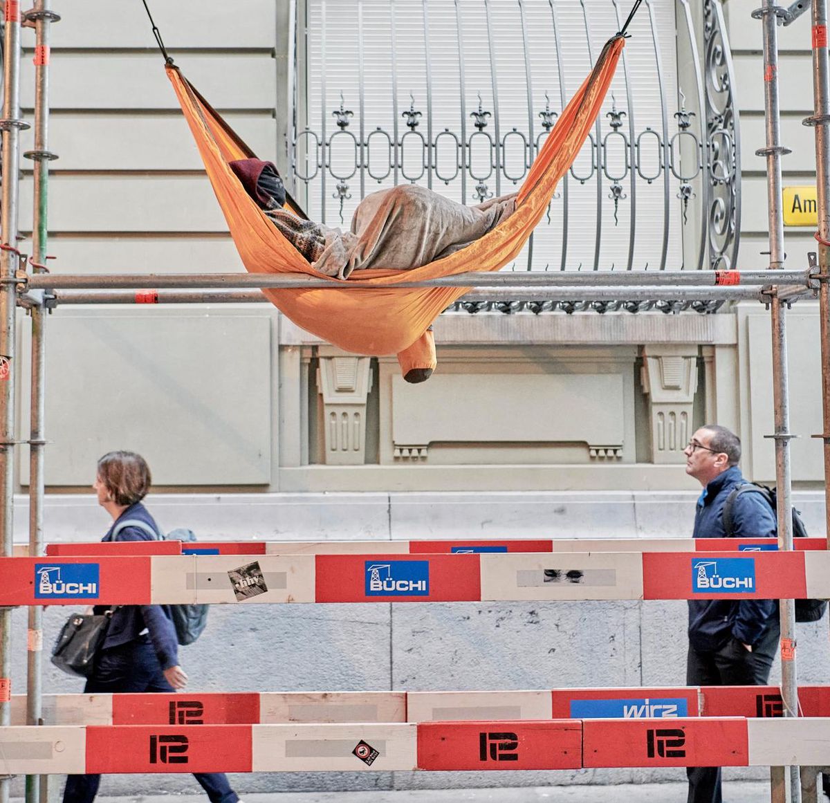 Hängematte über Baustelle