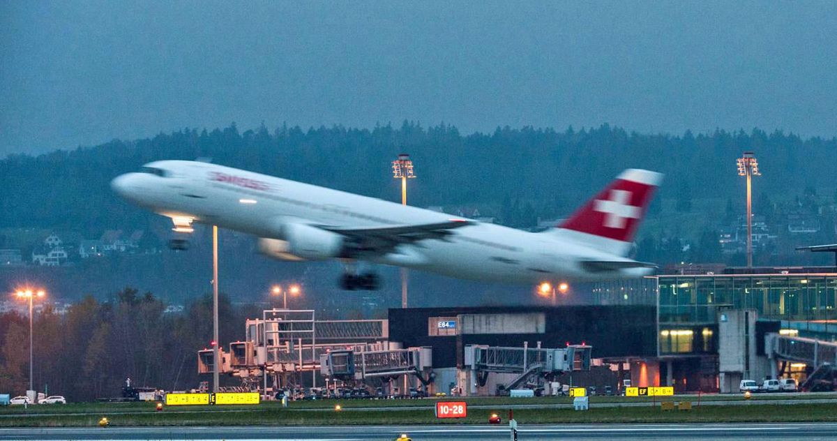 Die Swiss lockt mit tiefen Preisen Umsteigepassagiere an, um grosse Maschinen wie diesen A340 zu füllen.