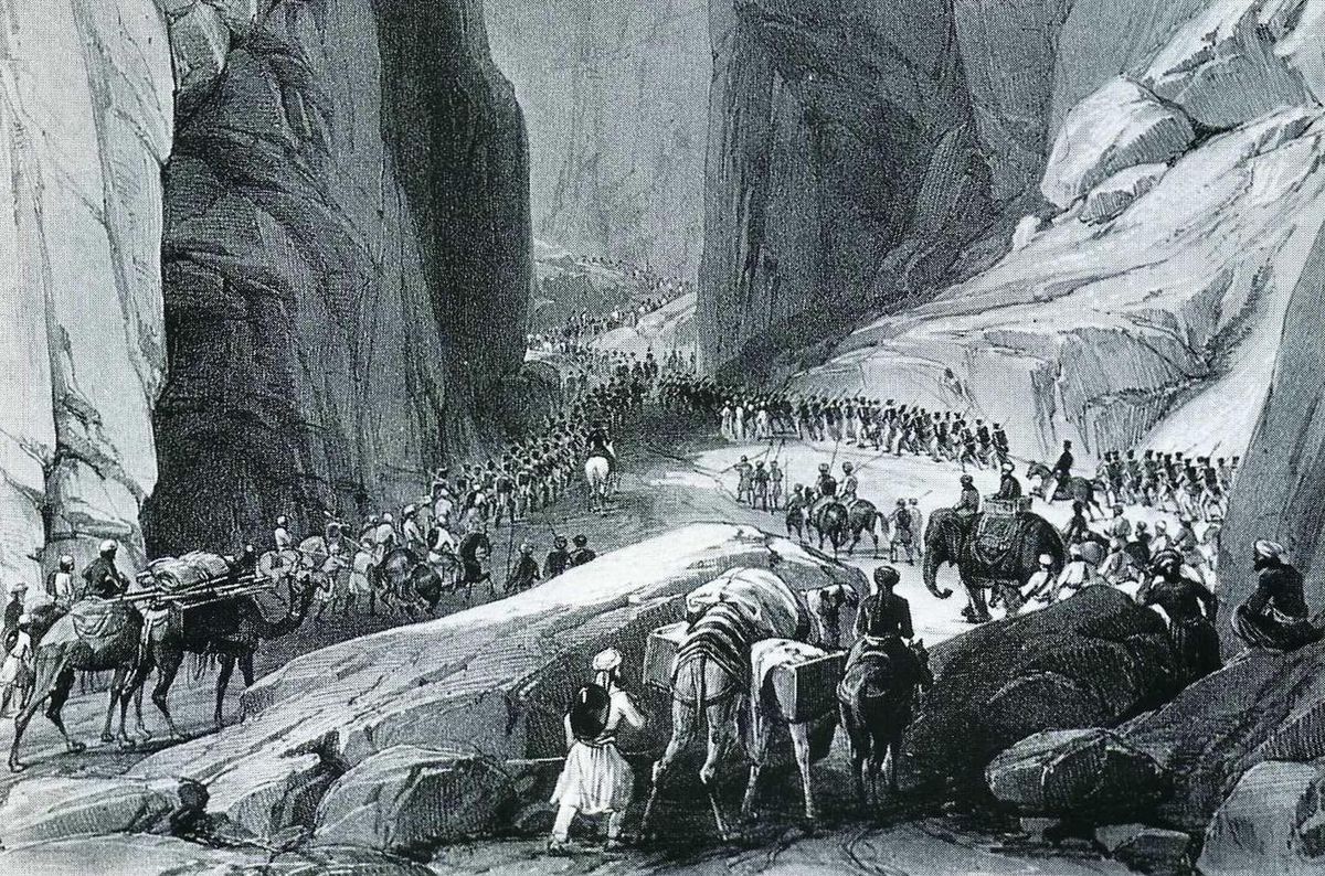 Um seine Vormachtstellung im zentralasiatischen Raum abzusichern, unternahm das Britische Empire ab 1839 einen ersten Versuch, Afghanistan zu erobern. Im Ersten Anglo-Afghanischen Krieg gelang es der gut ausgerüsteten Armee schnell, das Land einzunehmen. Doch bereits 1842 mussten sich die Britinnen und Briten nach einem Aufstand der Bevölkerung wieder aus Afghanistan zurückziehen. (Bild: Die britische Armee überschreitet den Bolan-Pass). Um seine Vormachtstellung im zentralasiatischen Raum abzusichern, unternahm das Britische Empire ab 1839 einen ersten Versuch, Afghanistan zu erobern. Im Ersten Anglo-Afghanischen Krieg gelang es der gut ausgerüsteten Armee schnell, das Land einzunehmen. Doch bereits 1842 mussten sich die Britinnen und Briten nach einem Aufstand der Bevölkerung wieder aus Afghanistan zurückziehen. (Bild: Die britische Armee überschreitet den Bolan-Pass).